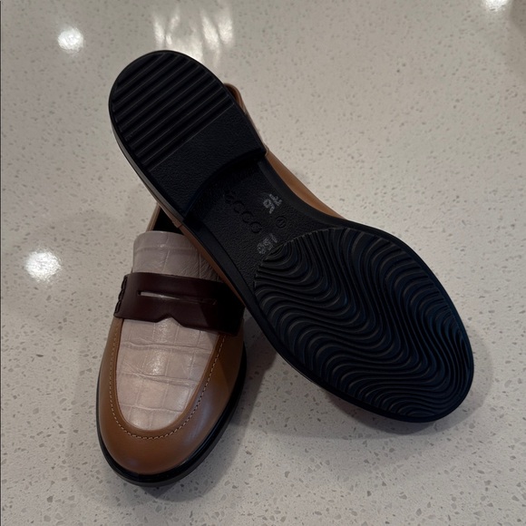 Ecco Women's Brown and Cream Loafers - Picture 3 of 6